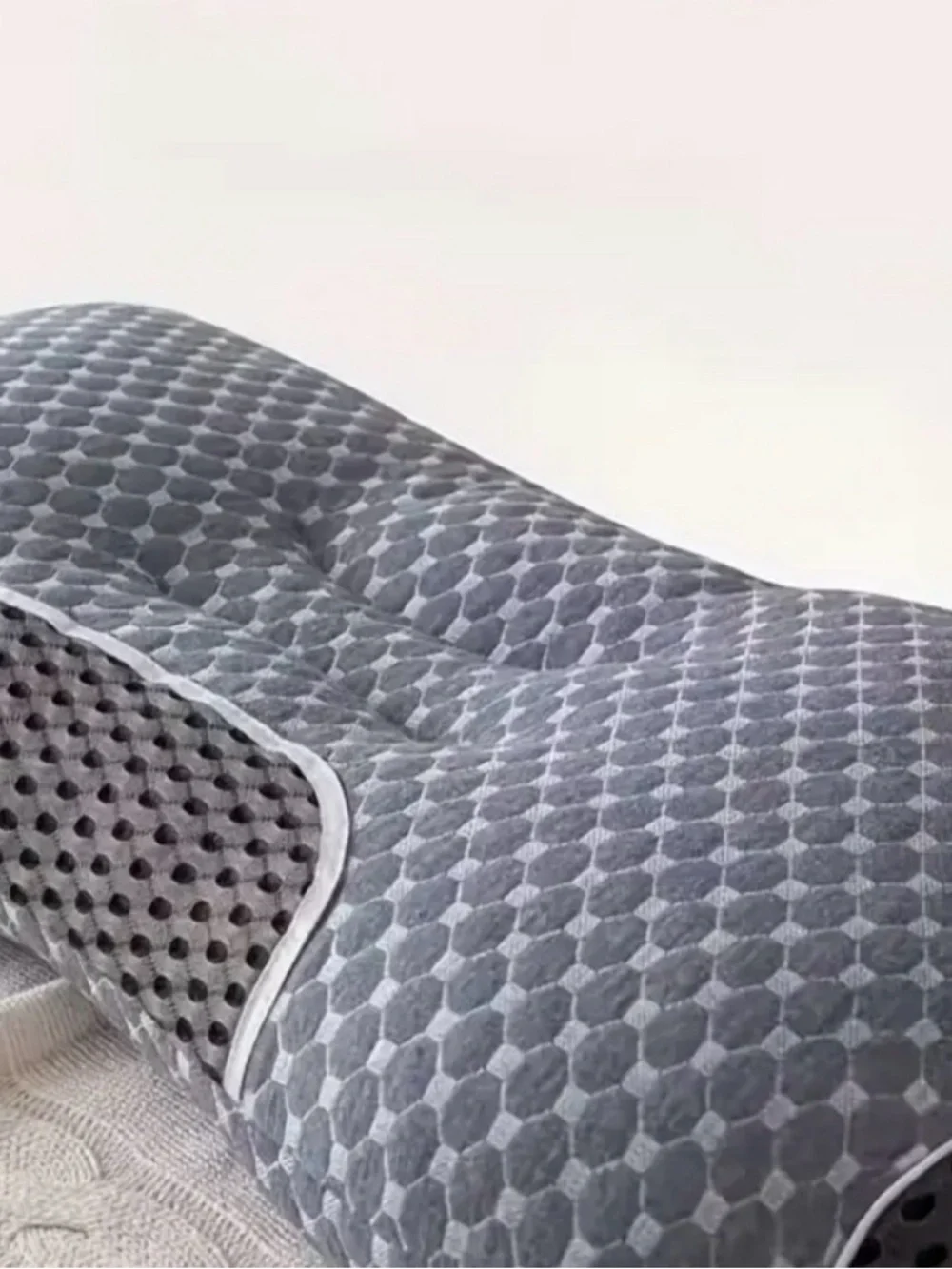 Cooling Gray Contoured Memory Foam Pillow. New in package